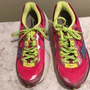 SAUCONY RUNNING SHOES FUCHSIA W/BLUE,SILVER,EUC!